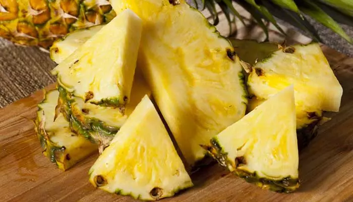 Сырой ананас Сырой ананас