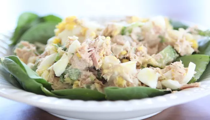 Салат с кальмарами