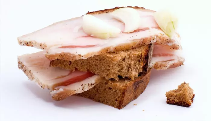 Сало с хлебом Сало с хлебом