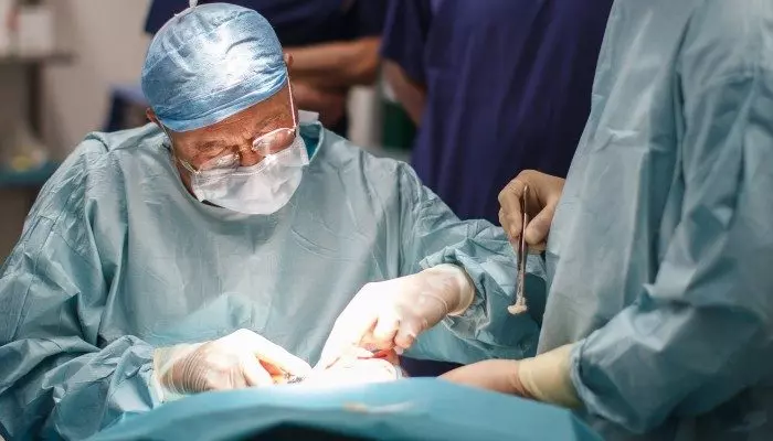 Хирургическое удаление полипа в желудке Хирургическое удаление полипа в желудке